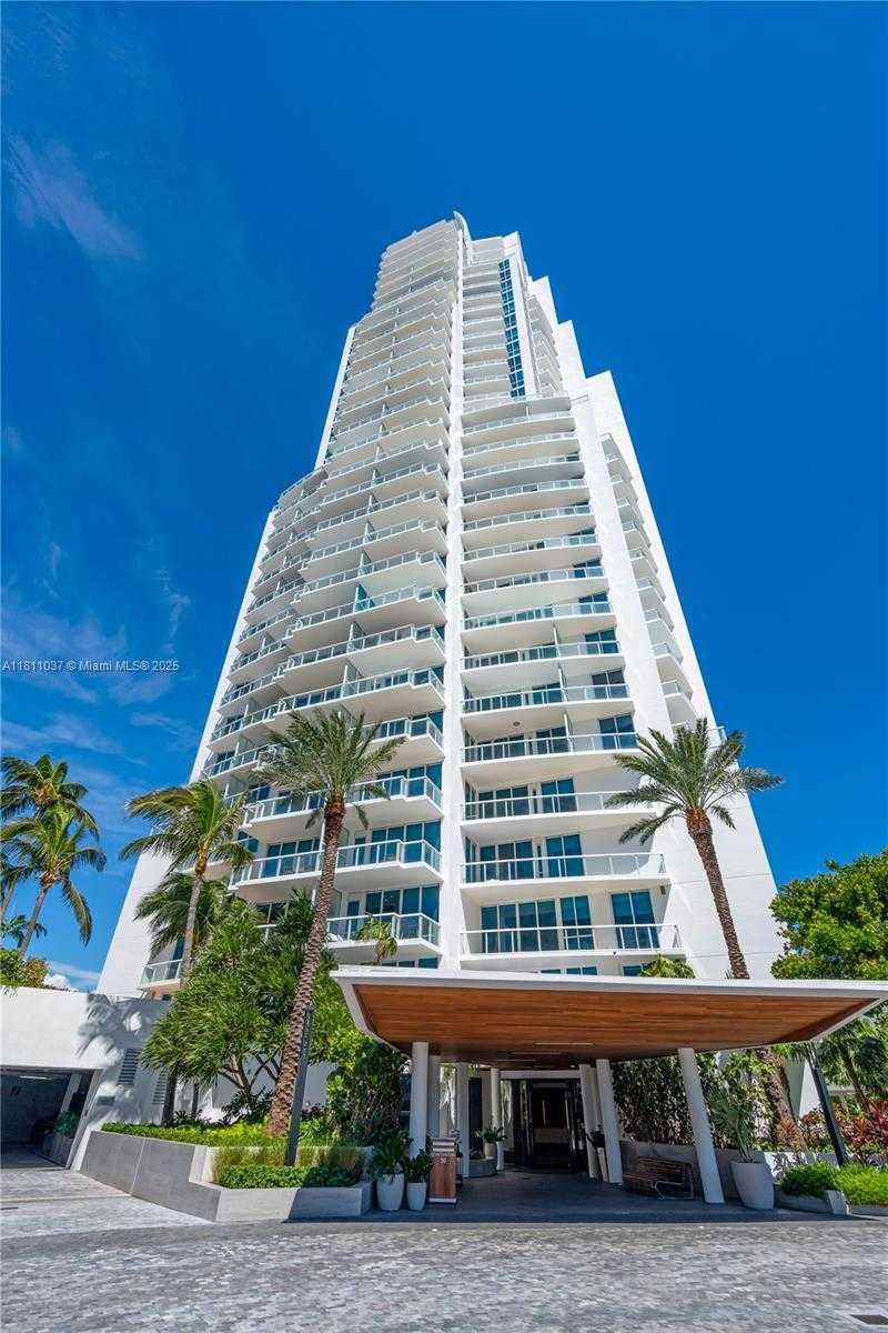 Small Image of 50 SOUTH POINTE DR #606, Miami Beach Number 2