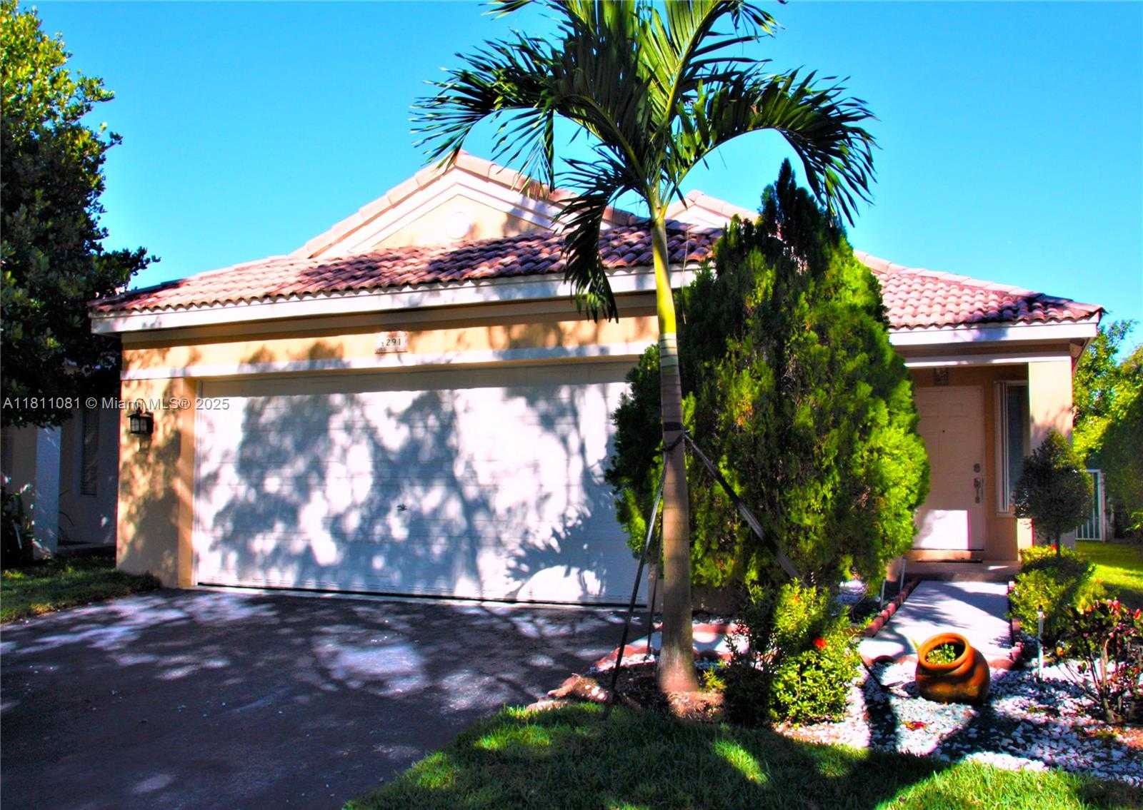 Small Image of 4291 MAGNOLIA RIDGE DR, Weston Number 2