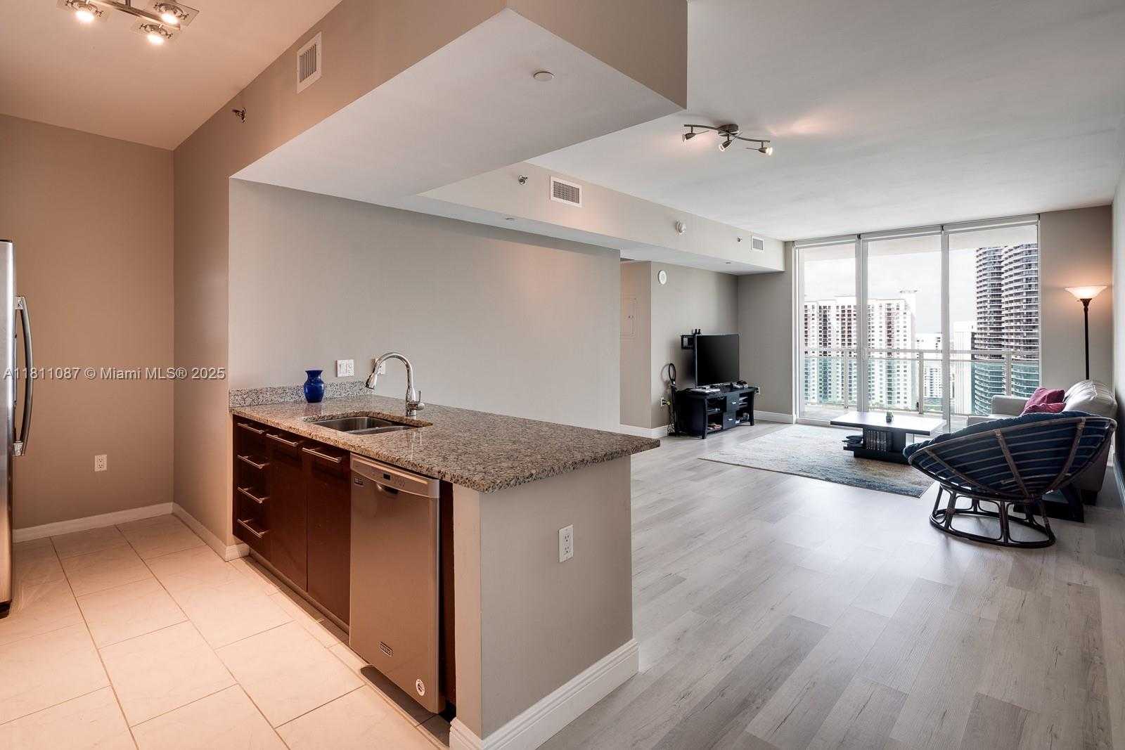 Small Image of 950 BRICKELL BAY DR #2901, Miami Number 2