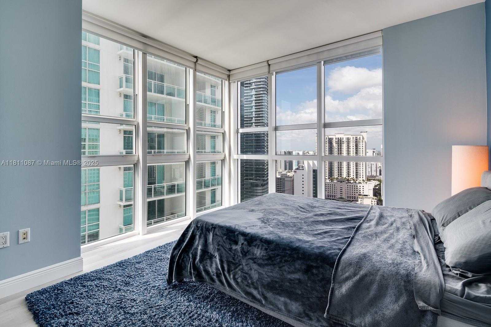 Small Image of 950 BRICKELL BAY DR #2901, Miami Number 3