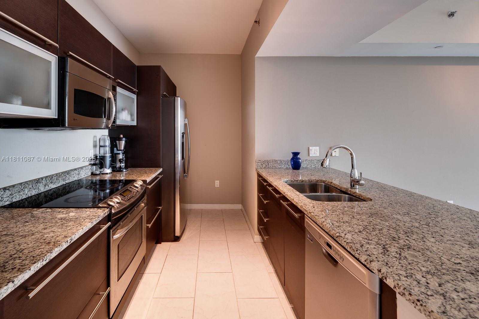Small Image of 950 BRICKELL BAY DR #2901, Miami Number 4
