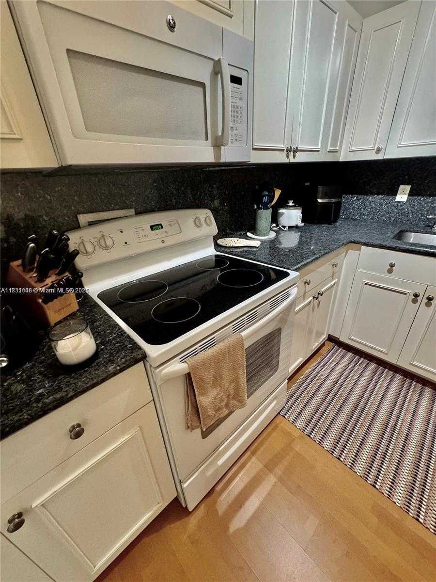 Small Image of 1001 91ST ST #508, Bay Harbor Islands Number 10