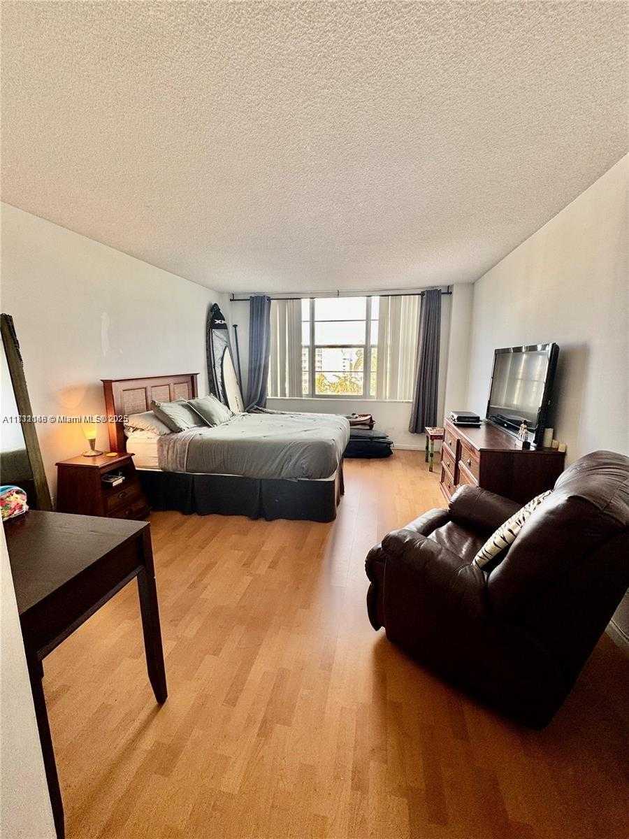 Small Image of 1001 91ST ST #508, Bay Harbor Islands Number 11