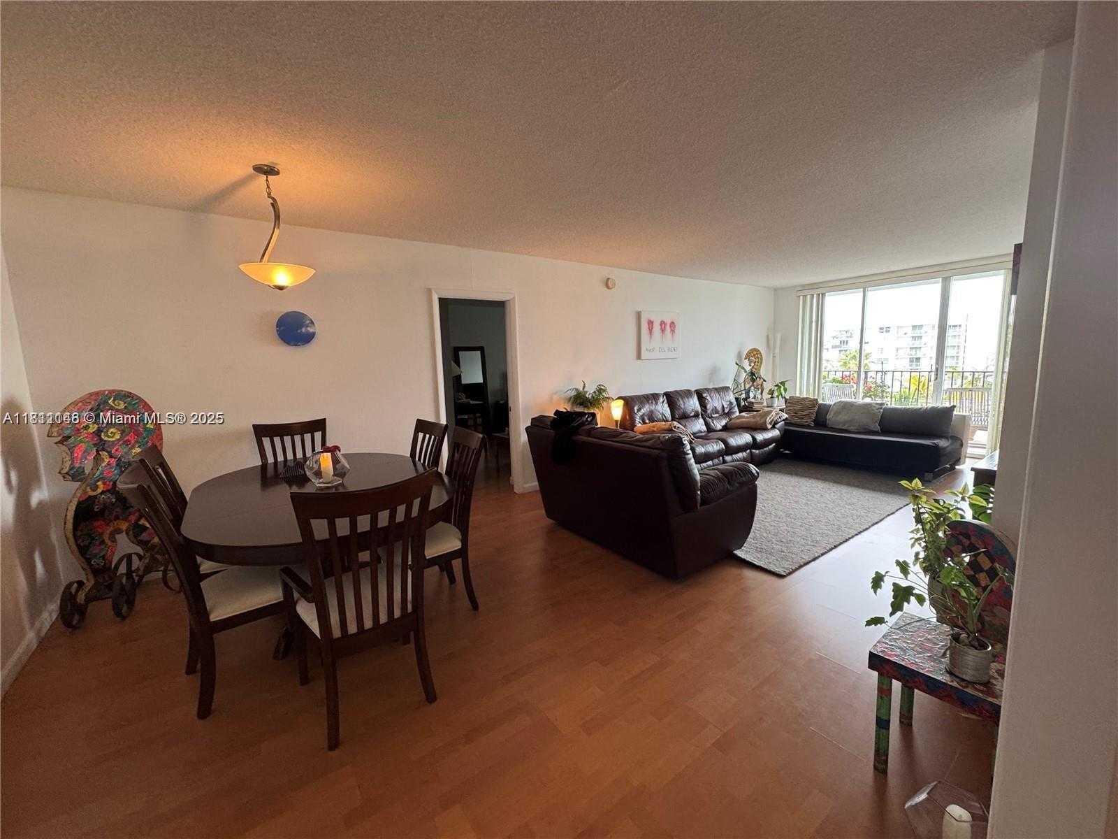 Small Image of 1001 91ST ST #508, Bay Harbor Islands Number 15