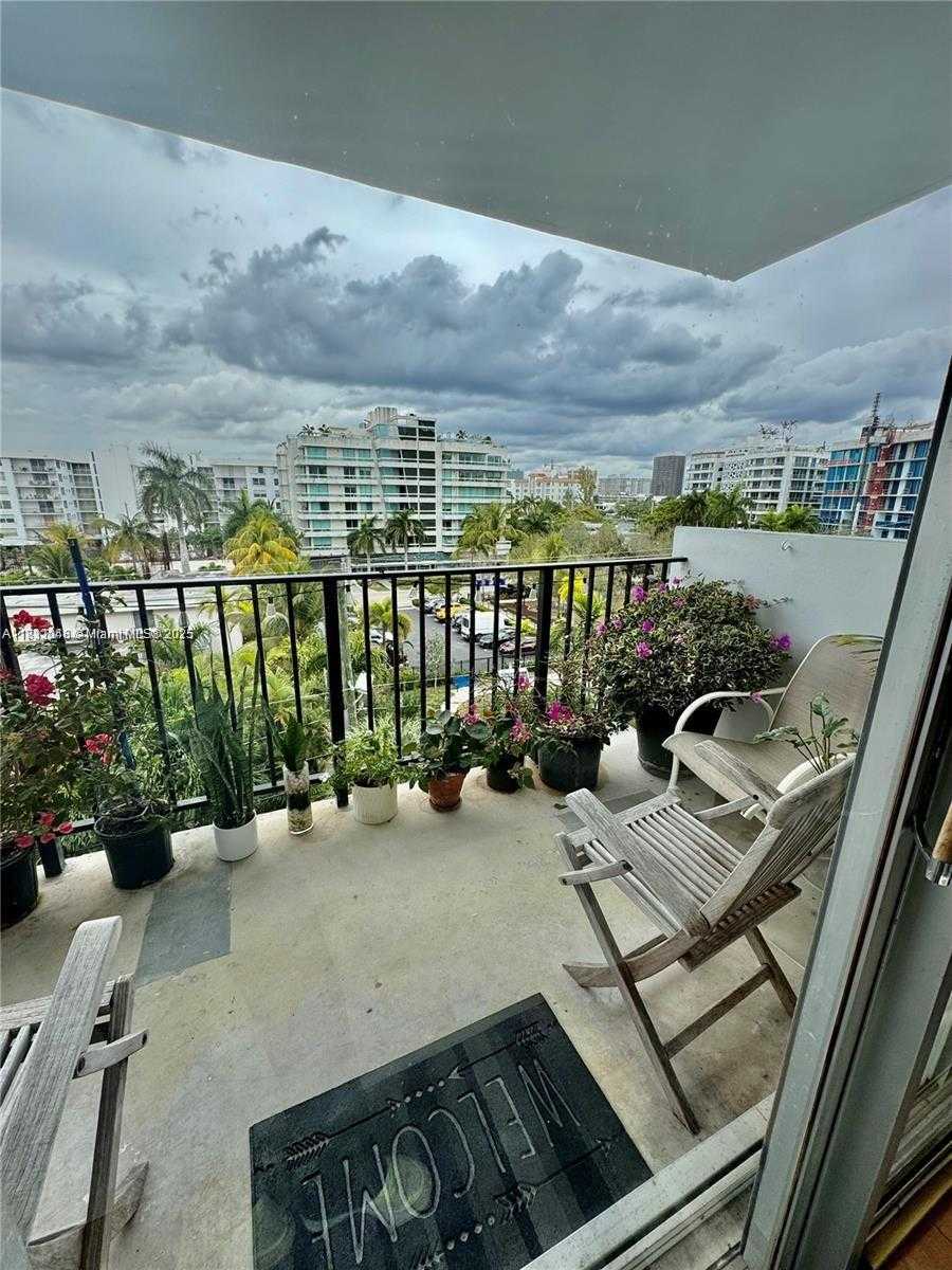 Small Image of 1001 91ST ST #508, Bay Harbor Islands Number 17