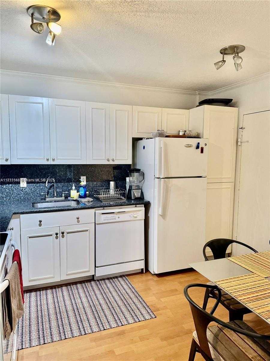 Small Image of 1001 91ST ST #508, Bay Harbor Islands Number 22