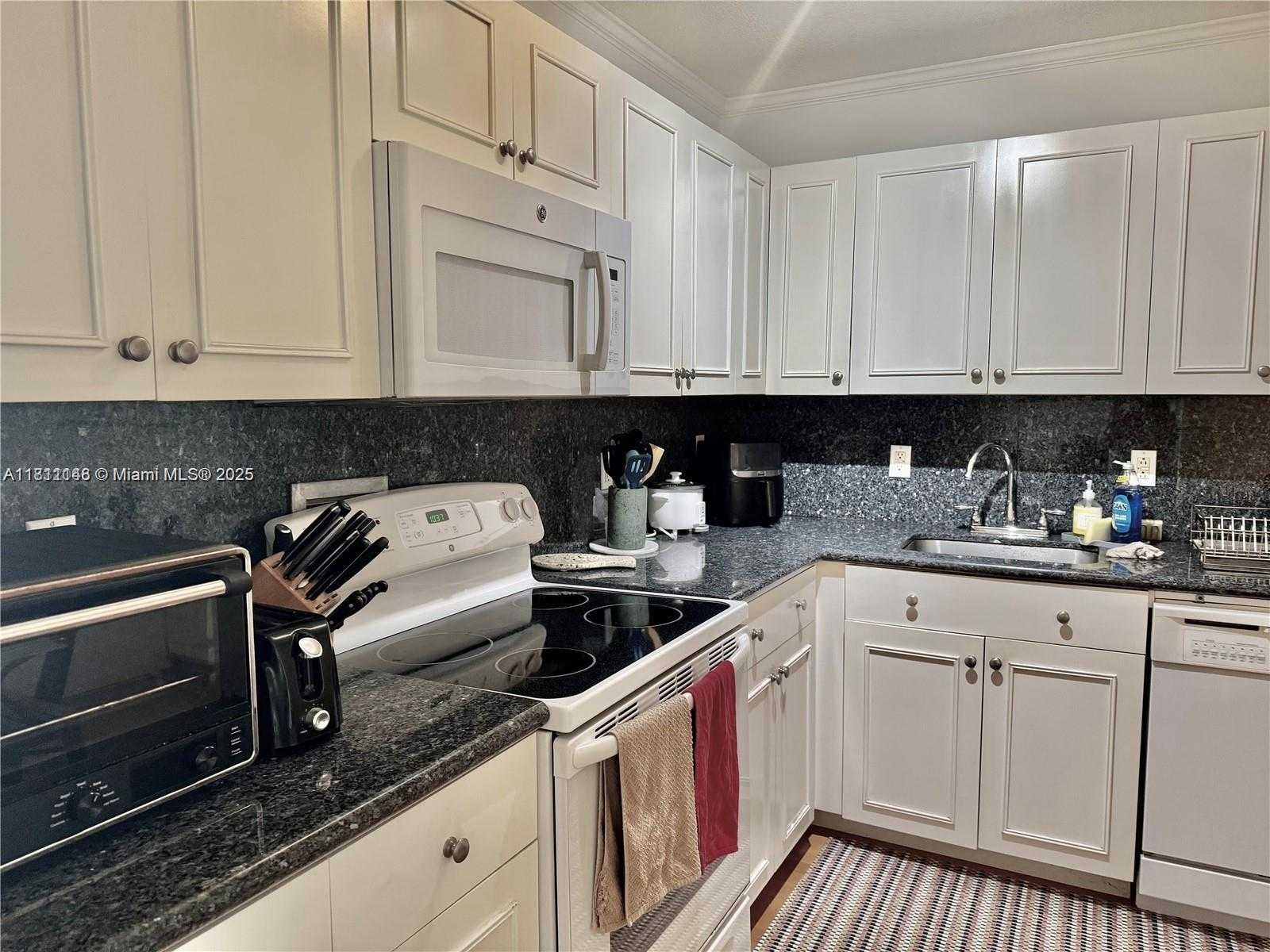 Small Image of 1001 91ST ST #508, Bay Harbor Islands Number 3