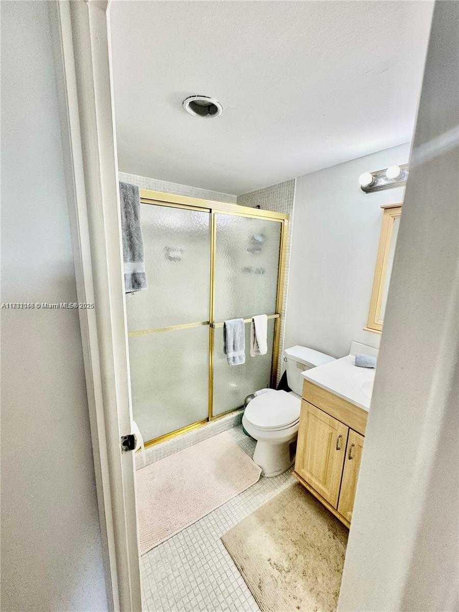Small Image of 1001 91ST ST #508, Bay Harbor Islands Number 4