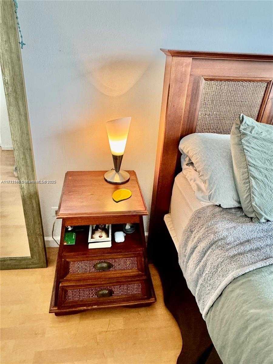 Small Image of 1001 91ST ST #508, Bay Harbor Islands Number 7