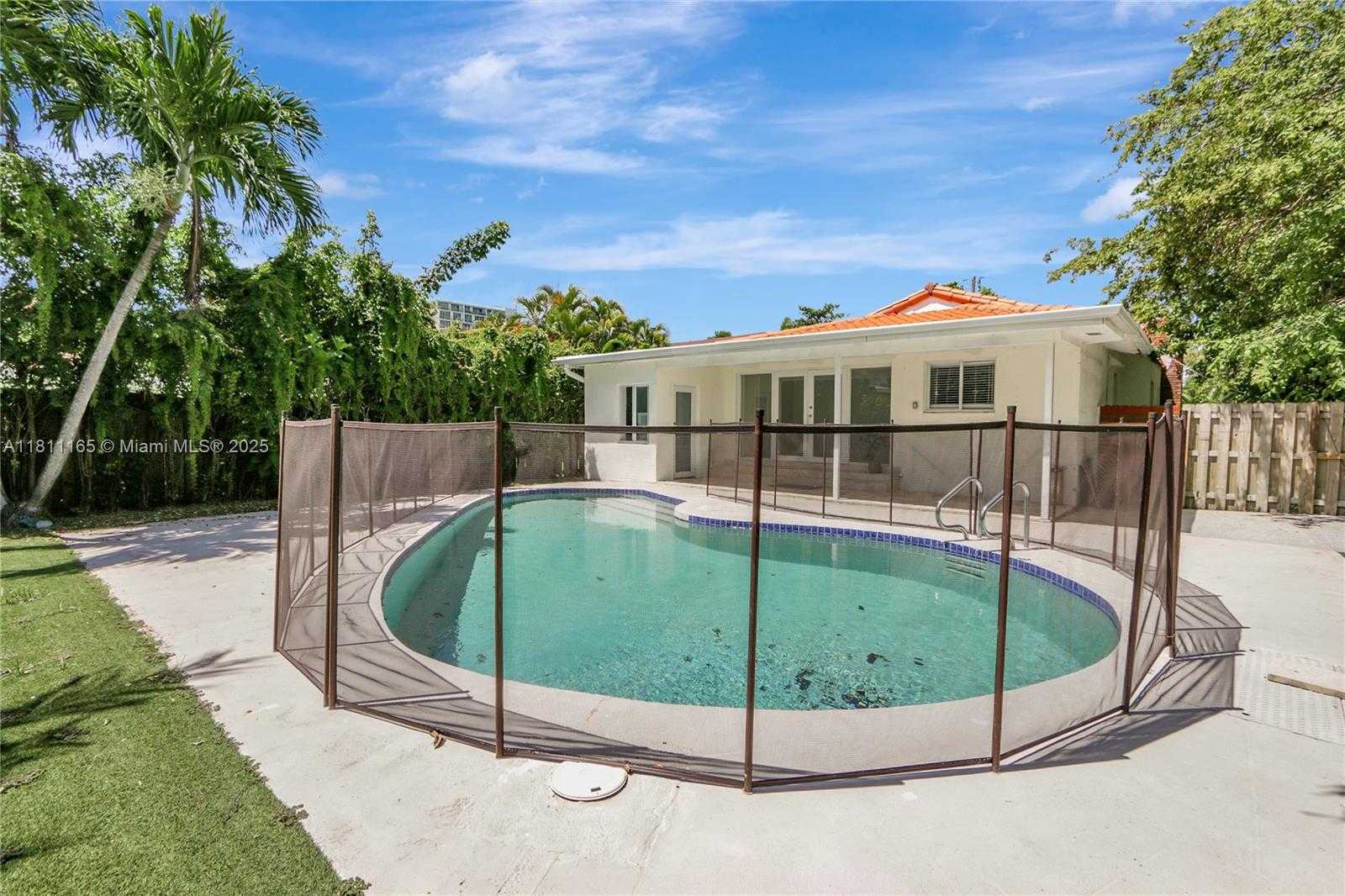 Small Image of 375 SOUTH WEST 20TH RD #., Miami Number 17