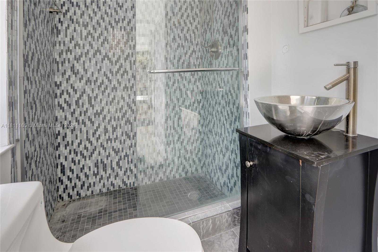 Small Image of 375 SOUTH WEST 20TH RD #., Miami Number 19