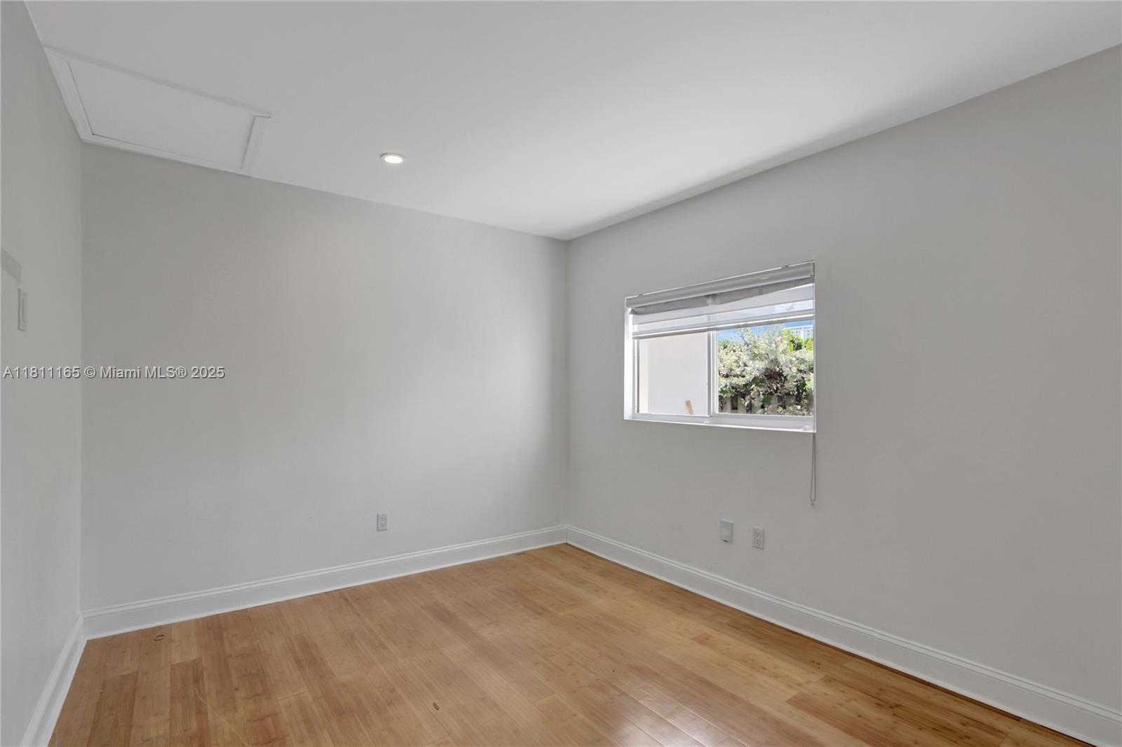 Small Image of 375 SOUTH WEST 20TH RD #., Miami Number 26