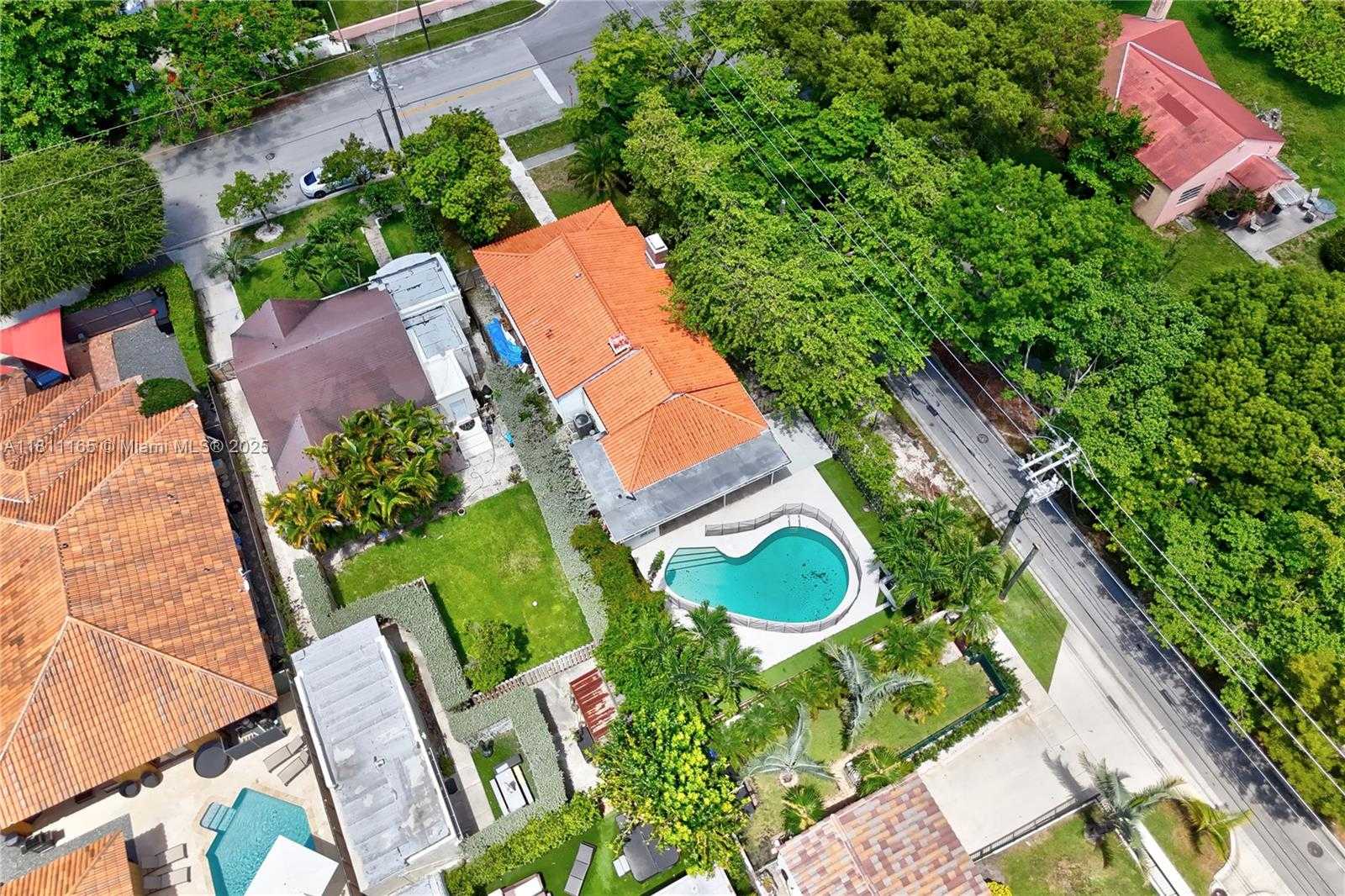 Small Image of 375 SOUTH WEST 20TH RD #., Miami Number 3