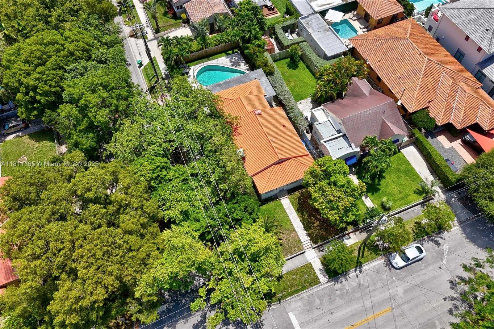 Small Image of 375 SOUTH WEST 20TH RD #., Miami Number 4