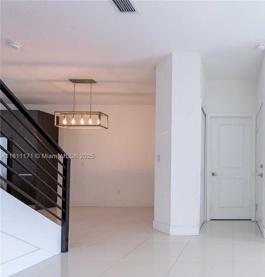 Small Image of 481 SOUTH WEST 91ST CT #481, Miami Number 3