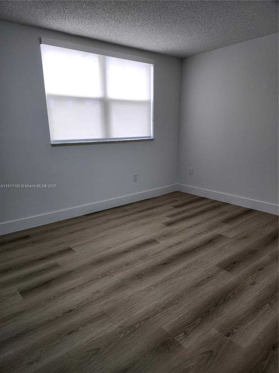 Small Image of 8343 LAKE DR #403, Doral Number 8