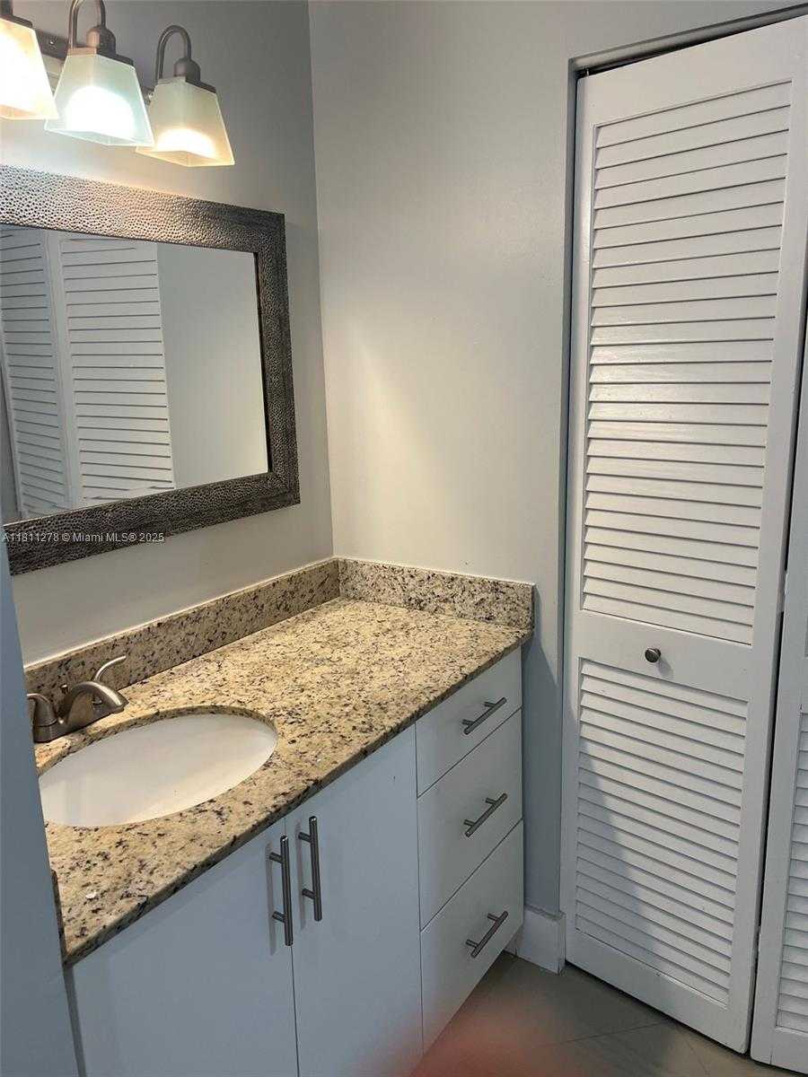 Small Image of 1825 SOUTH OCEAN DR #214, Hallandale Beach Number 10