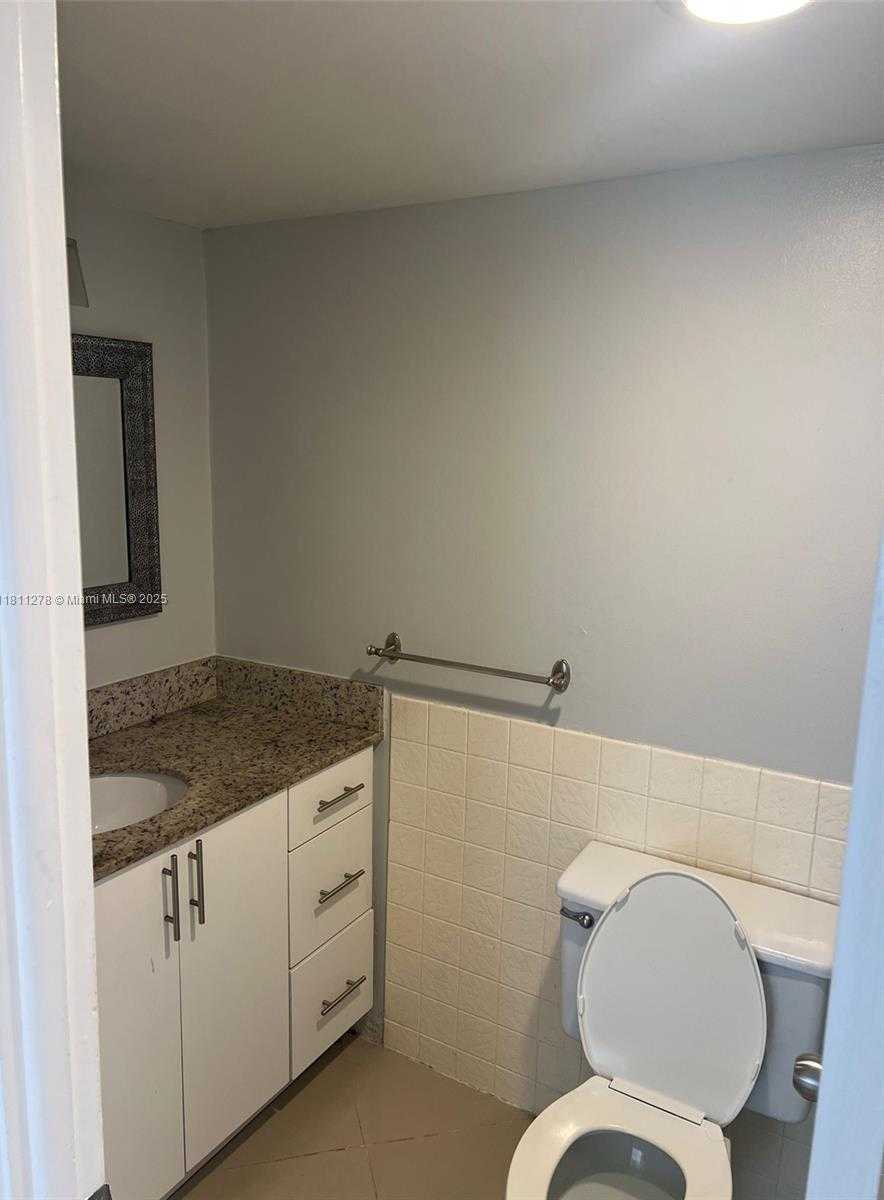 Small Image of 1825 SOUTH OCEAN DR #214, Hallandale Beach Number 13