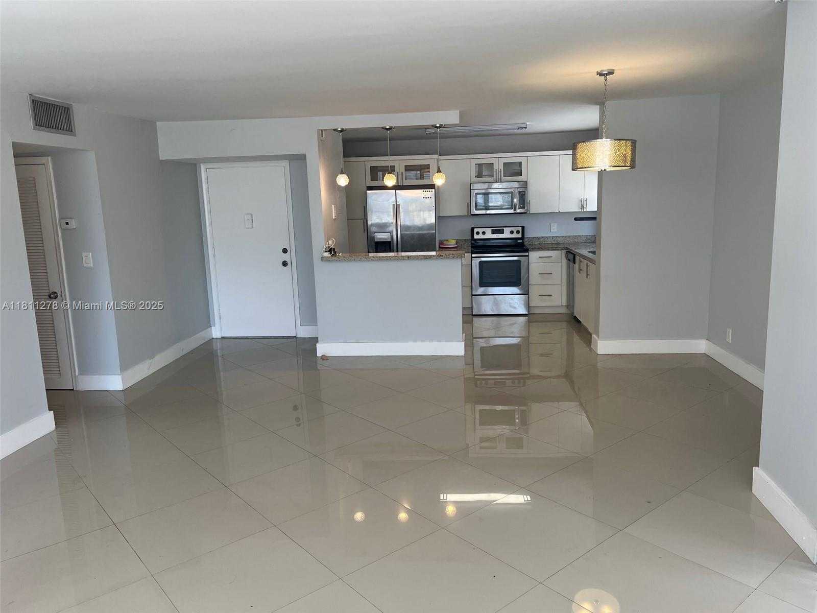 Small Image of 1825 SOUTH OCEAN DR #214, Hallandale Beach Number 4