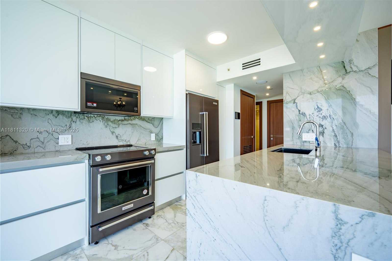Small Image of 6365 COLLINS AVE #3304, Miami Beach Number 10