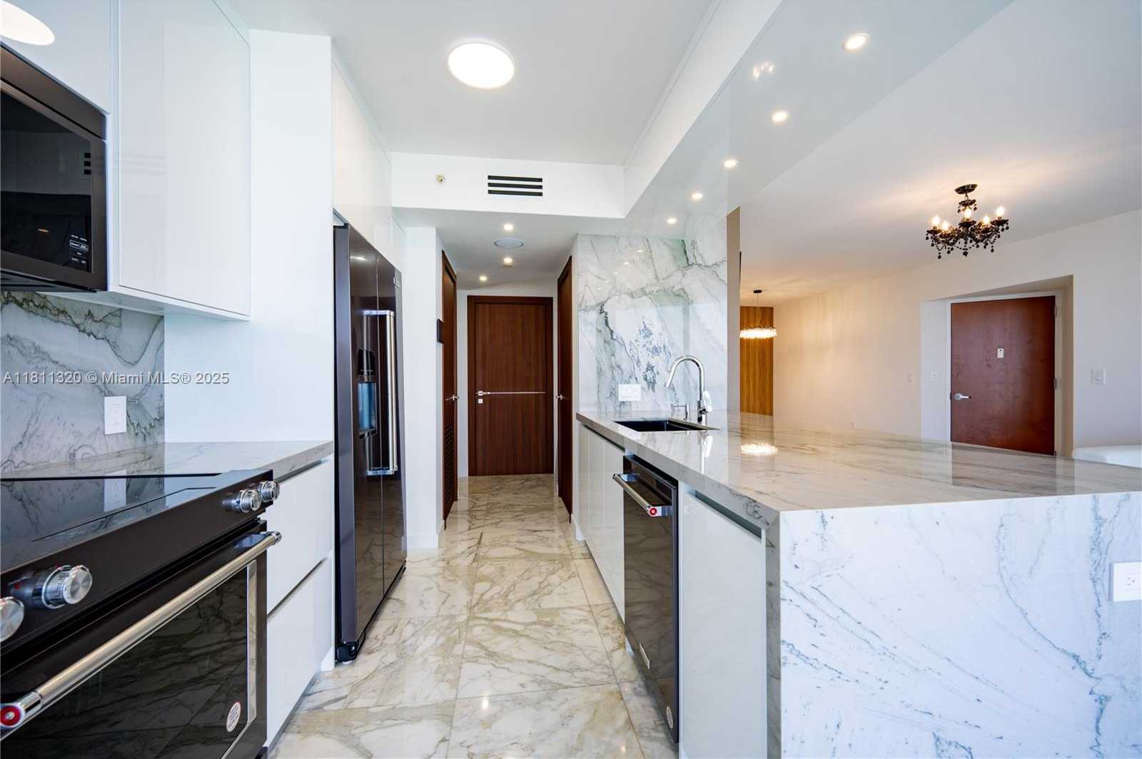 Small Image of 6365 COLLINS AVE #3304, Miami Beach Number 11