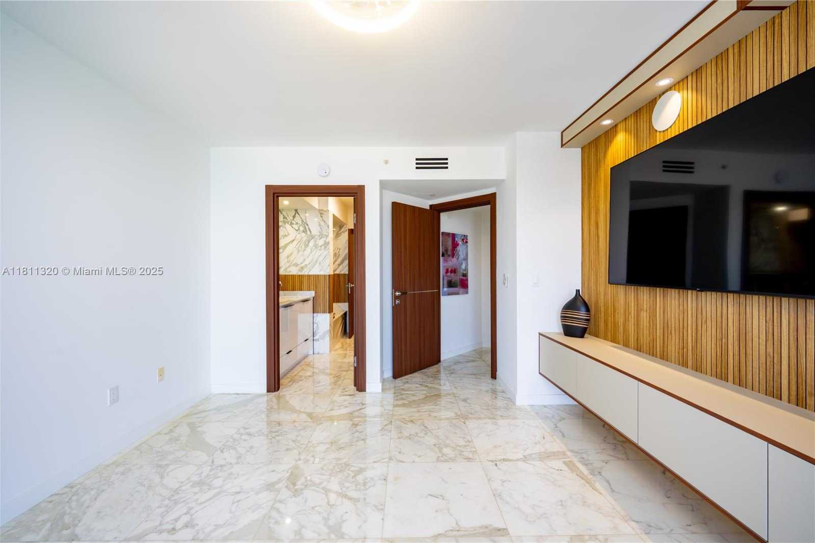 Small Image of 6365 COLLINS AVE #3304, Miami Beach Number 23