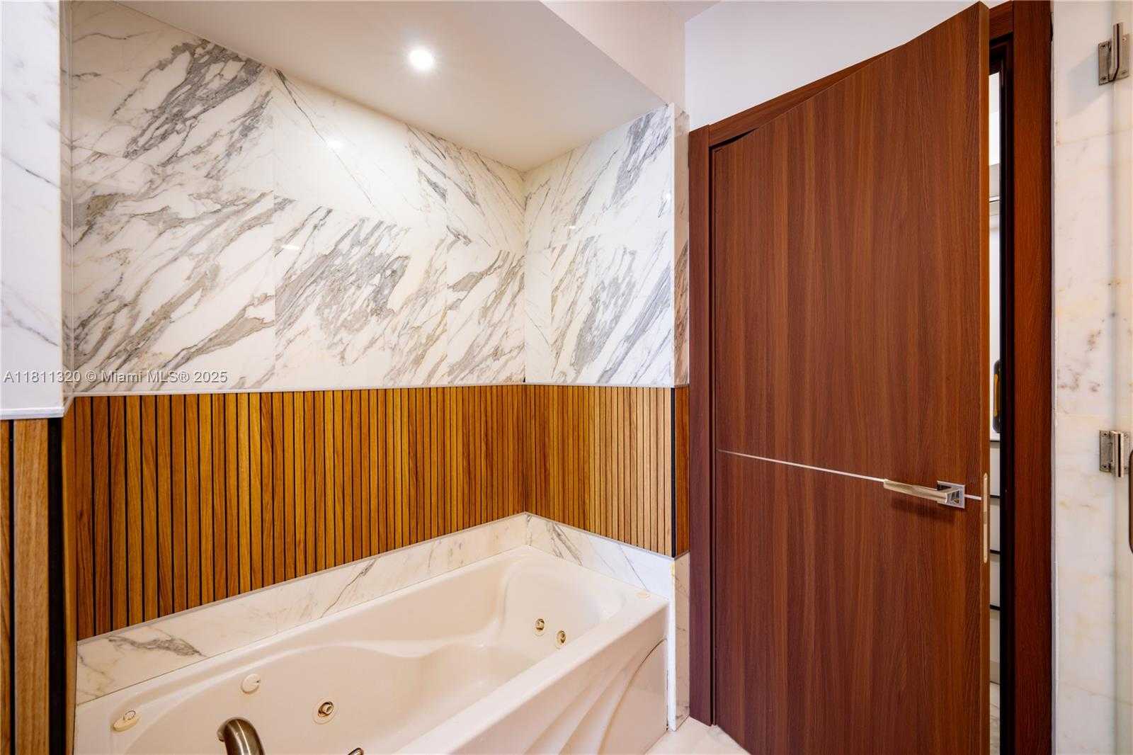 Small Image of 6365 COLLINS AVE #3304, Miami Beach Number 27