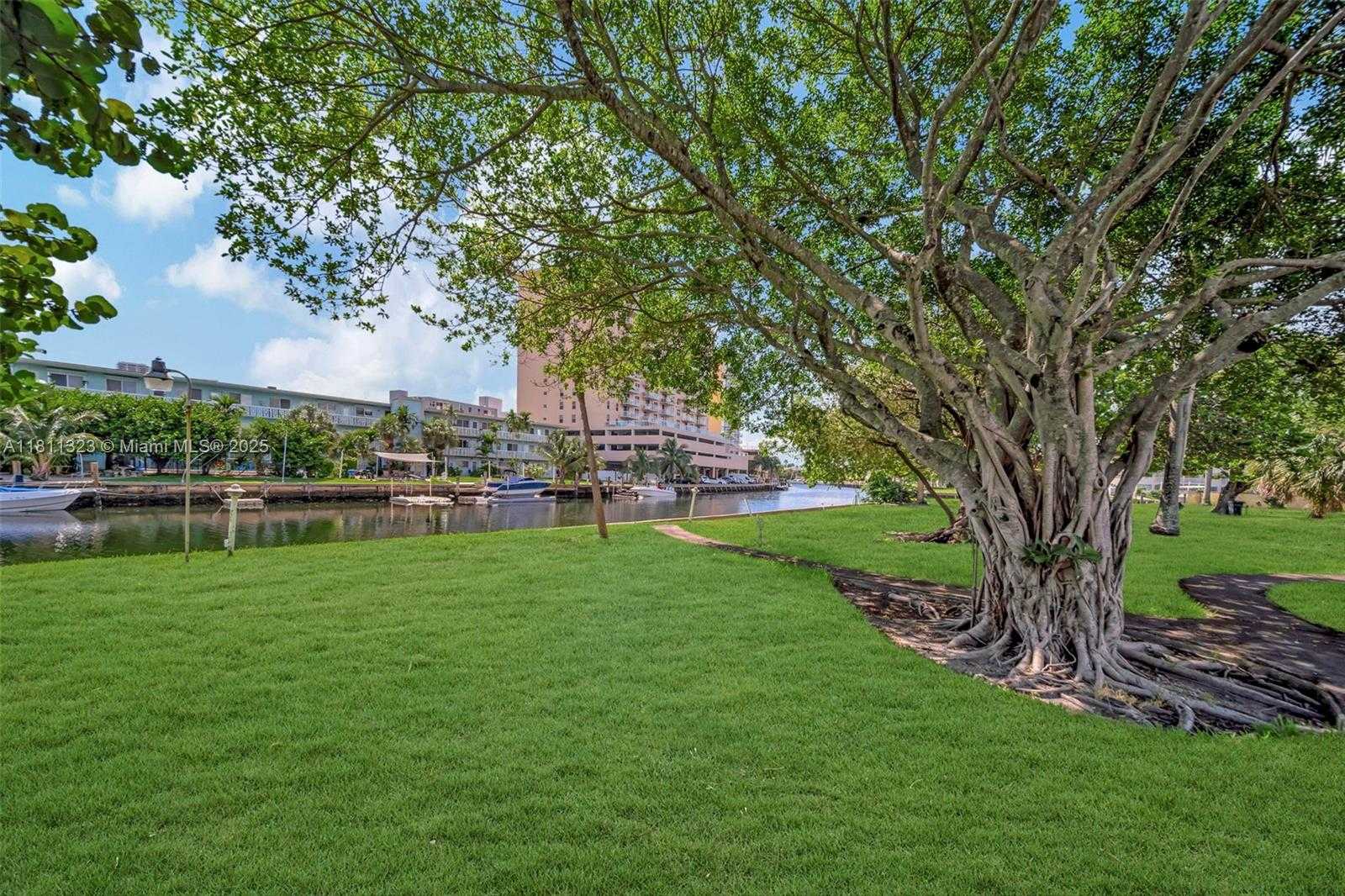 Small Image of 270 LAYNE BLVD #307, Hallandale Beach Number 12