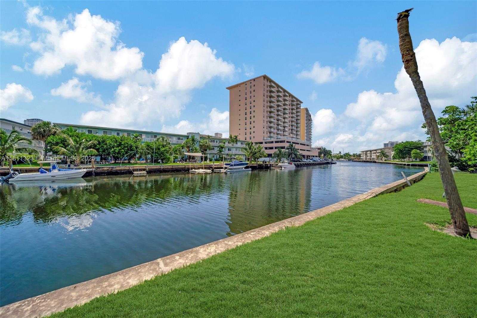 Small Image of 270 LAYNE BLVD #307, Hallandale Beach Number 13