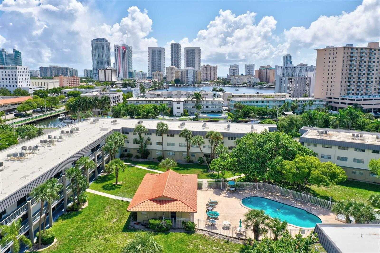 Small Image of 270 LAYNE BLVD #307, Hallandale Beach Number 16