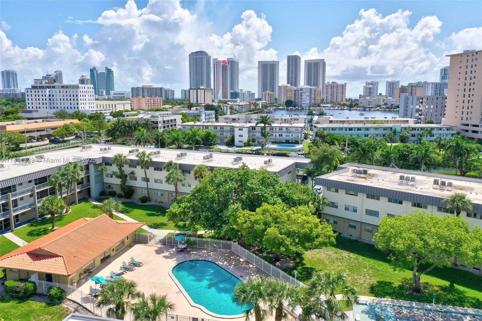 Small Image of 270 LAYNE BLVD #307, Hallandale Beach Number 17