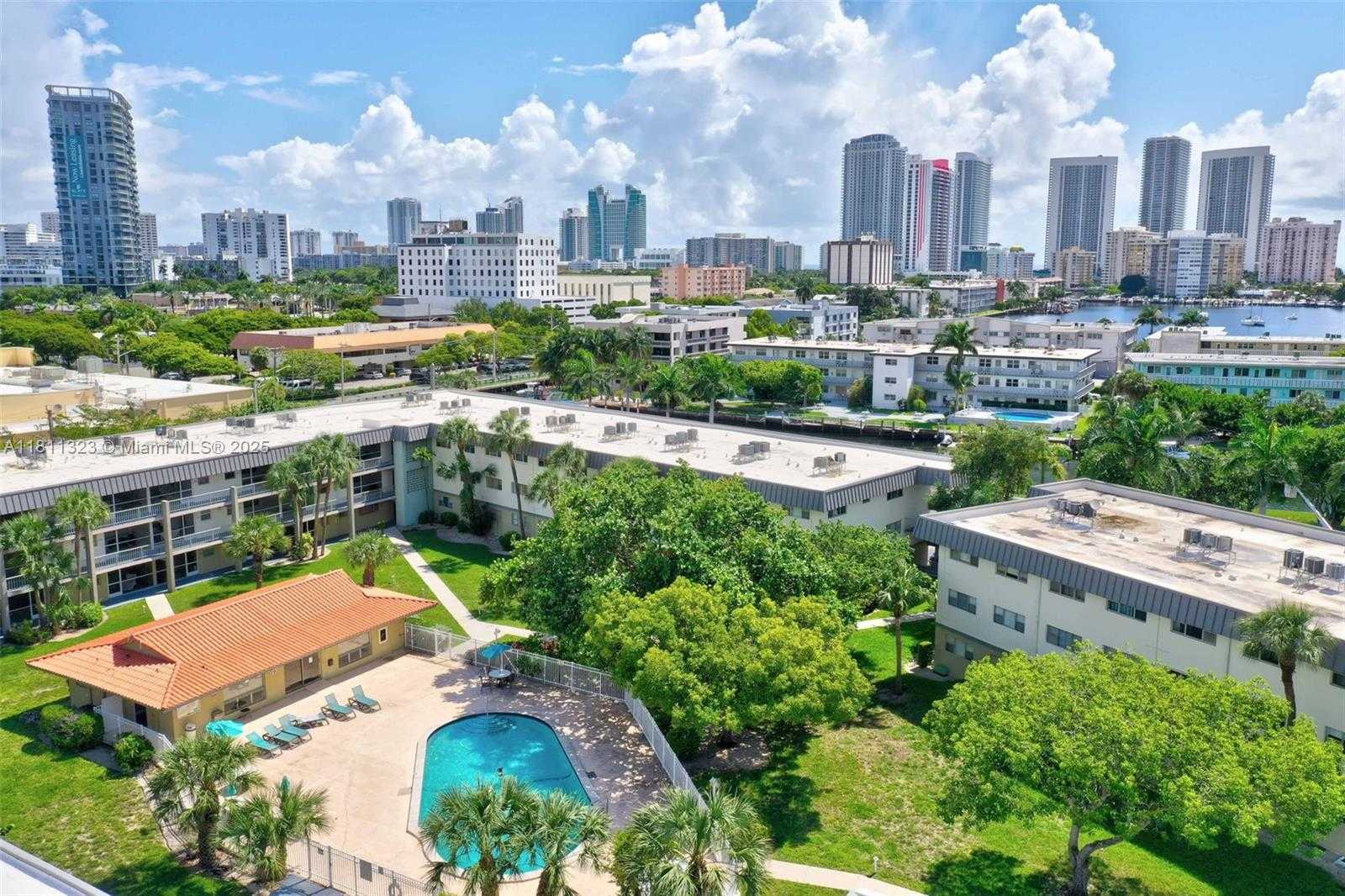 Small Image of 270 LAYNE BLVD #307, Hallandale Beach Number 18