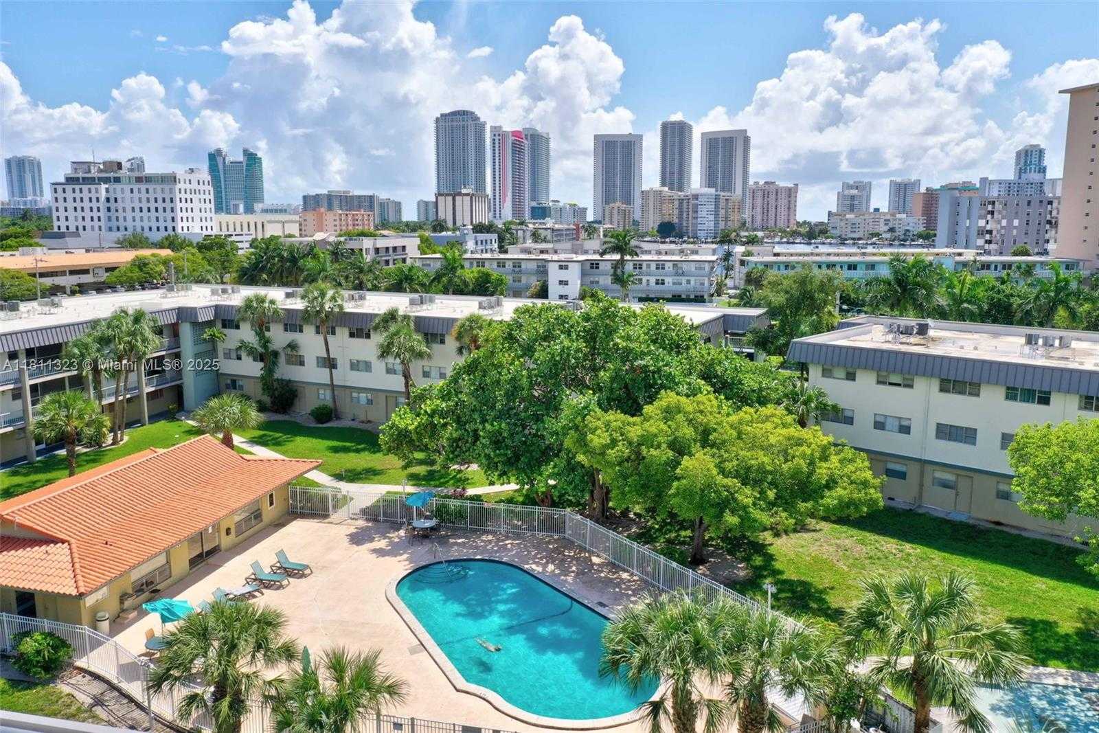 Small Image of 270 LAYNE BLVD #307, Hallandale Beach Number 19