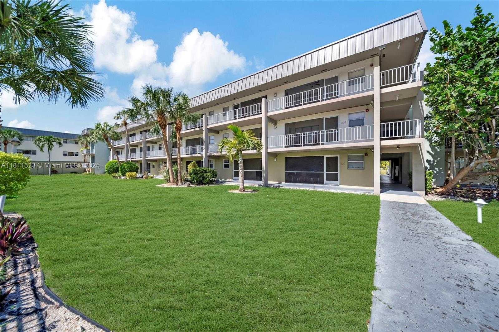 Small Image of 270 LAYNE BLVD #307, Hallandale Beach Number 3