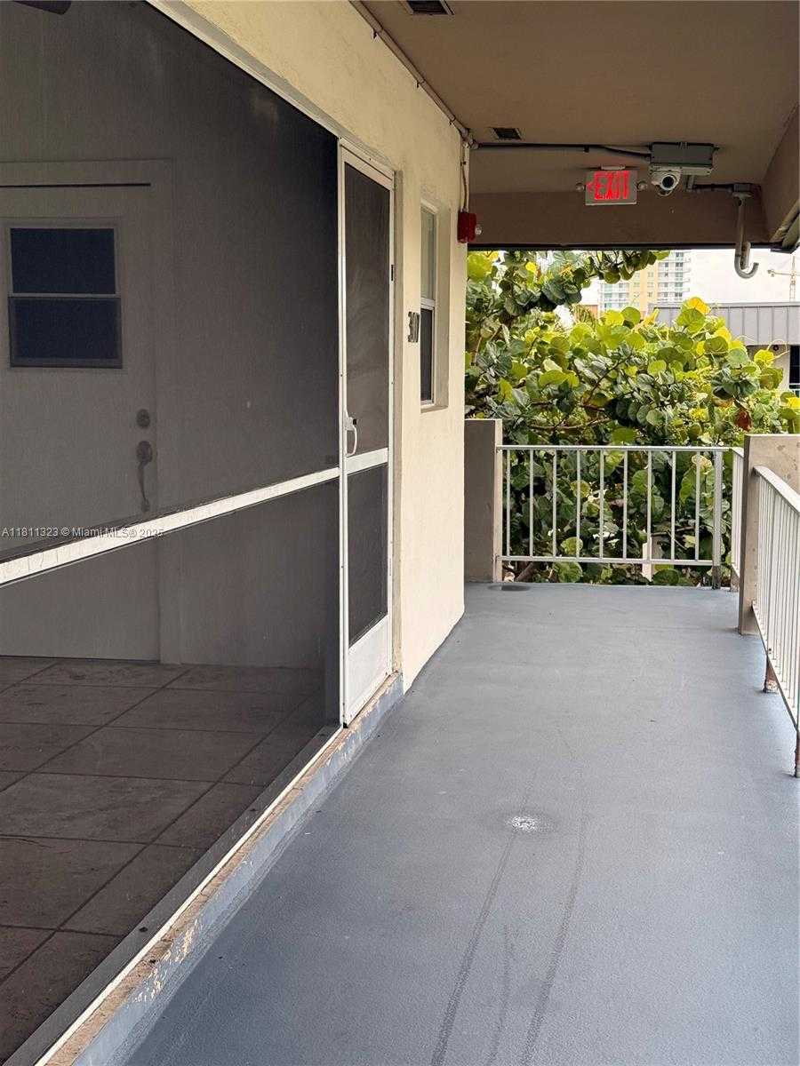 Small Image of 270 LAYNE BLVD #307, Hallandale Beach Number 33