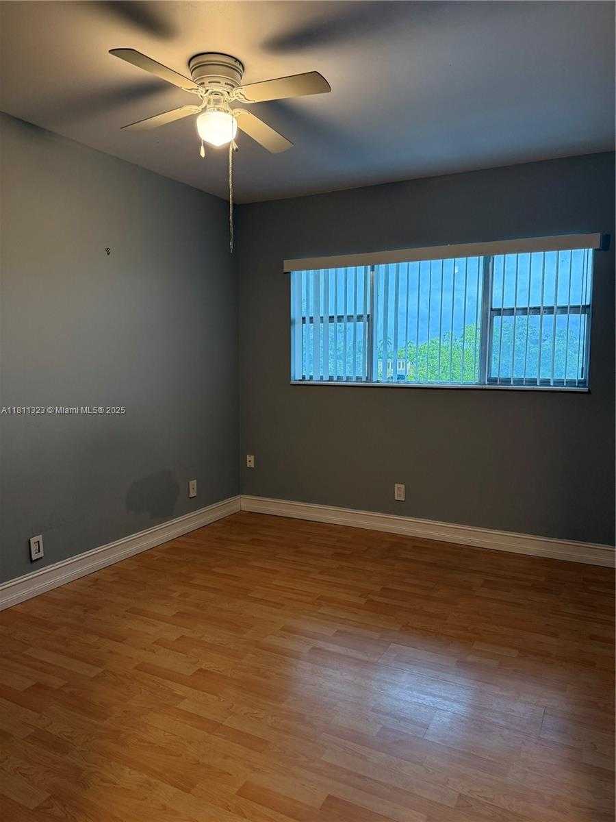 Small Image of 270 LAYNE BLVD #307, Hallandale Beach Number 37