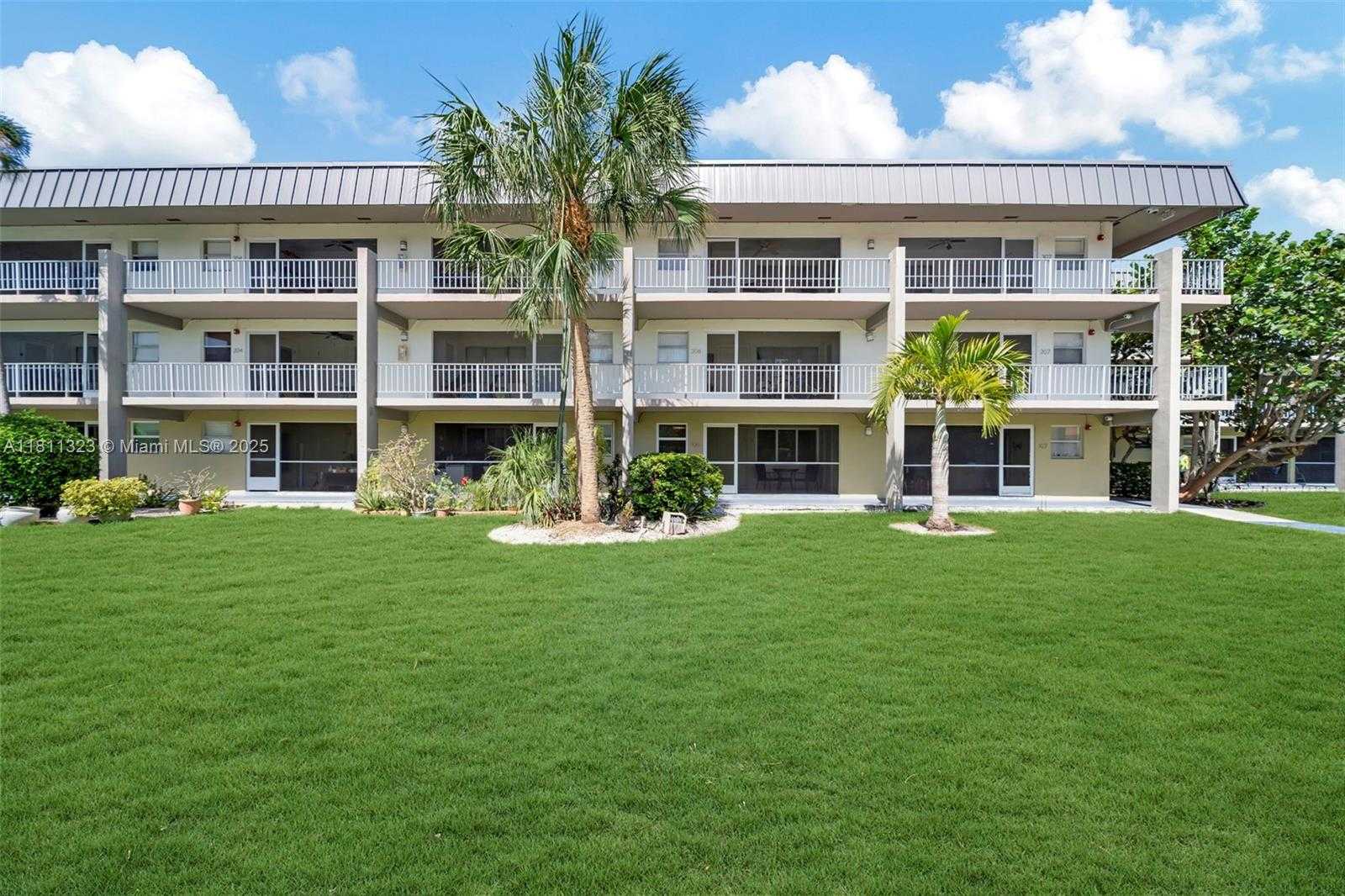 Small Image of 270 LAYNE BLVD #307, Hallandale Beach Number 5