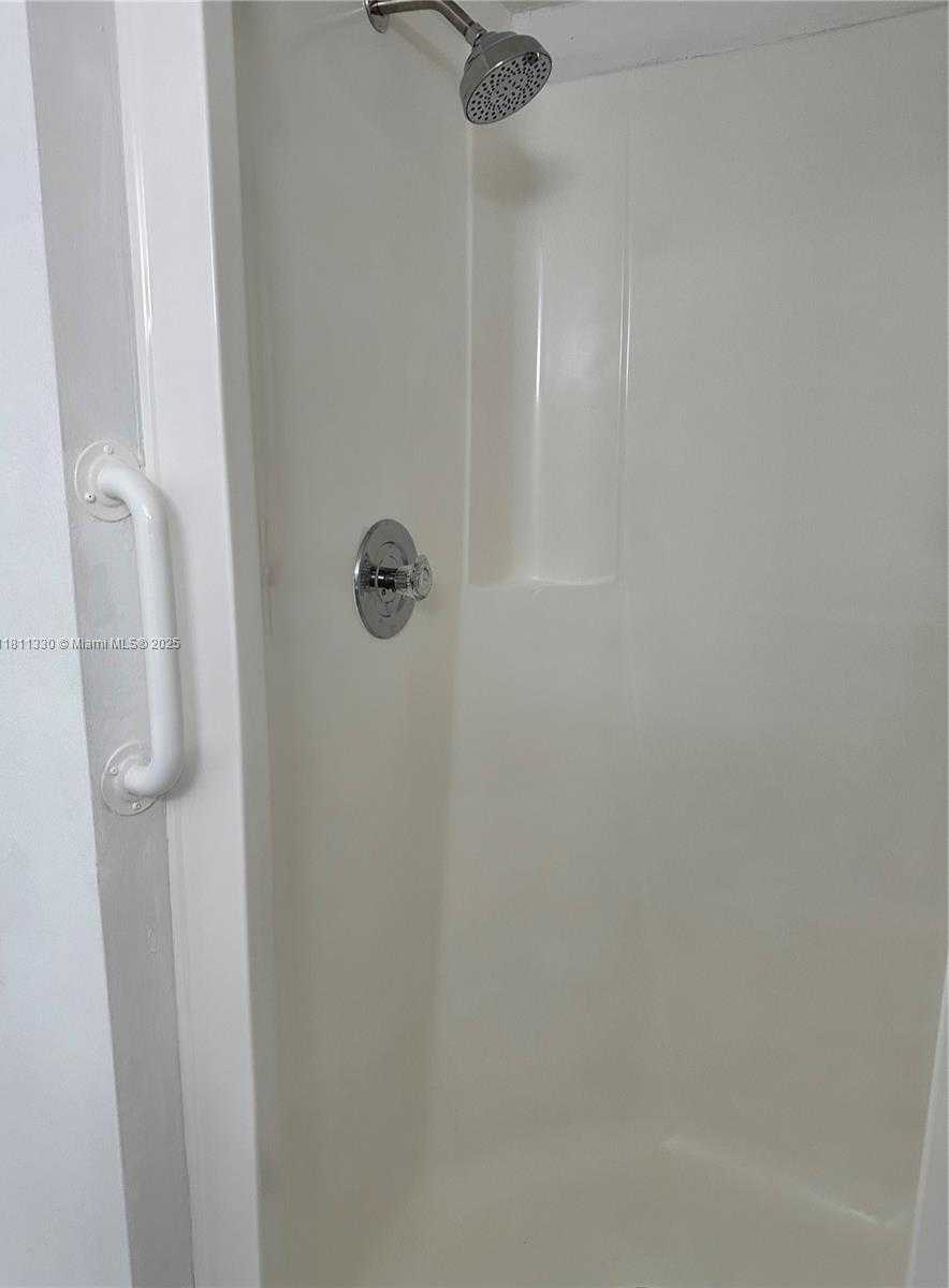 Small Image of 9431 FONTAINEBLEAU BLVD #112, Miami Number 10