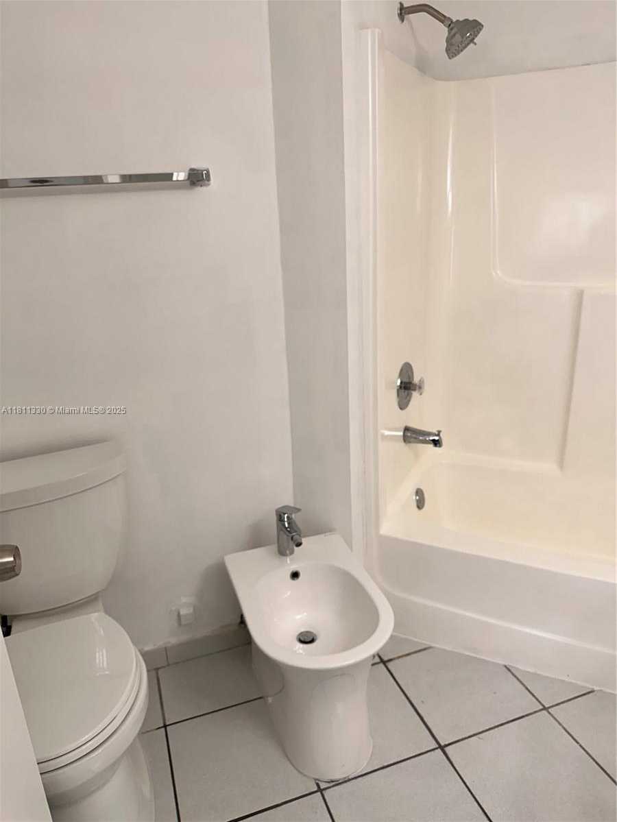 Small Image of 9431 FONTAINEBLEAU BLVD #112, Miami Number 16