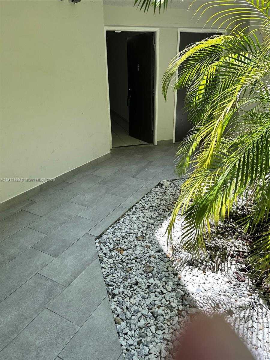 Small Image of 9431 FONTAINEBLEAU BLVD #112, Miami Number 2
