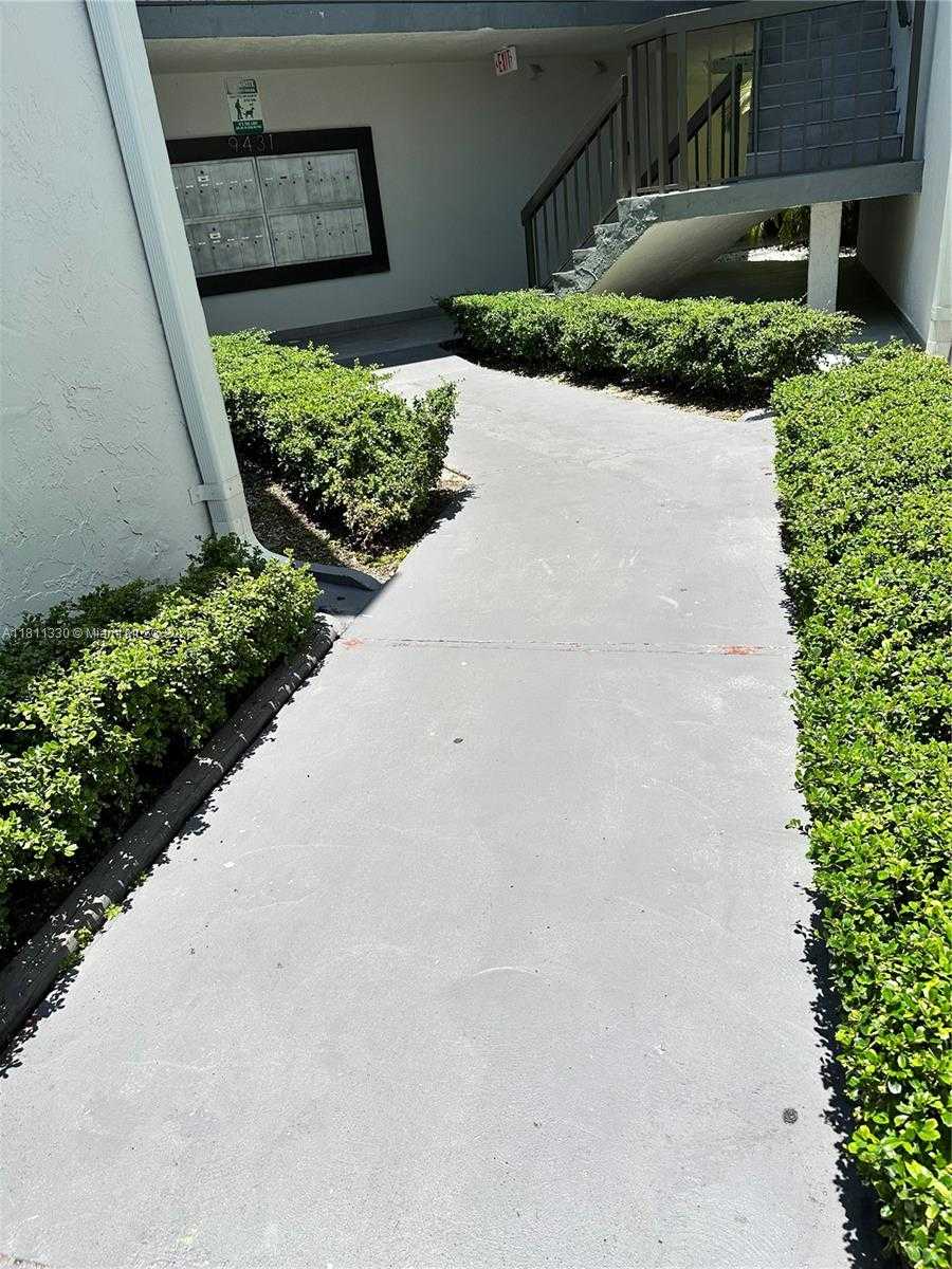 Small Image of 9431 FONTAINEBLEAU BLVD #112, Miami Number 20