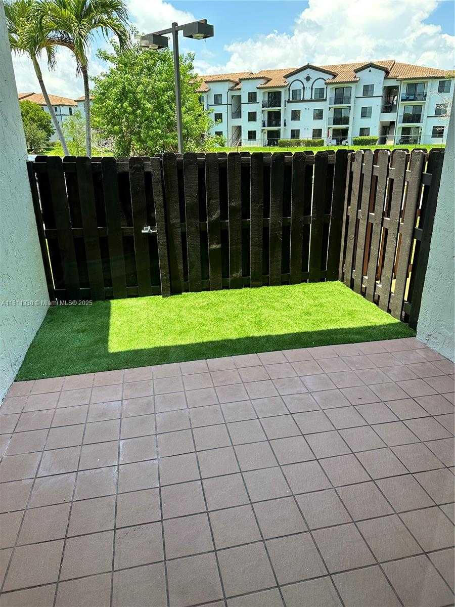 Small Image of 9431 FONTAINEBLEAU BLVD #112, Miami Number 4