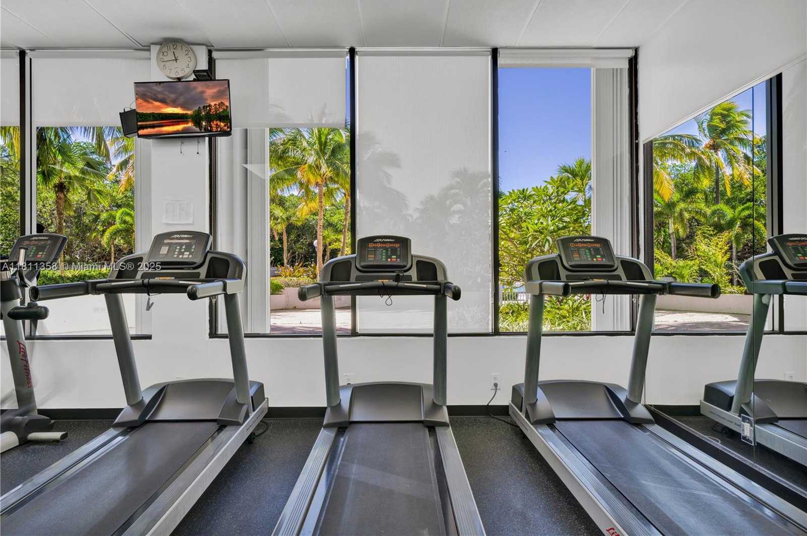 Small Image of 100 BAYVIEW DR #322, Sunny Isles Beach Number 12