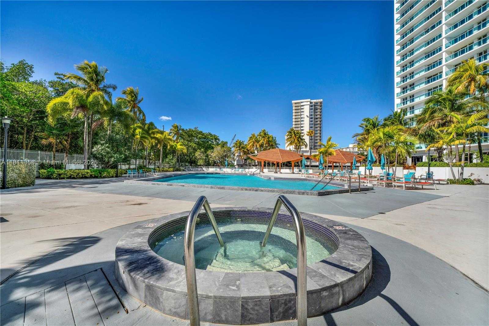 Small Image of 100 BAYVIEW DR #322, Sunny Isles Beach Number 15