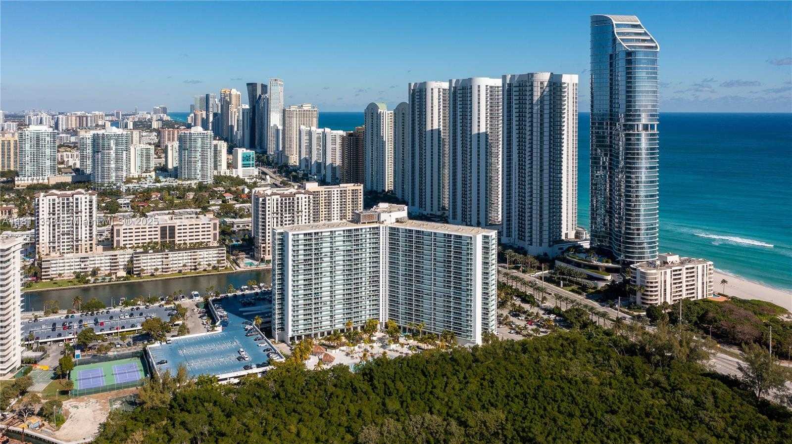 Small Image of 100 BAYVIEW DR #322, Sunny Isles Beach Number 3