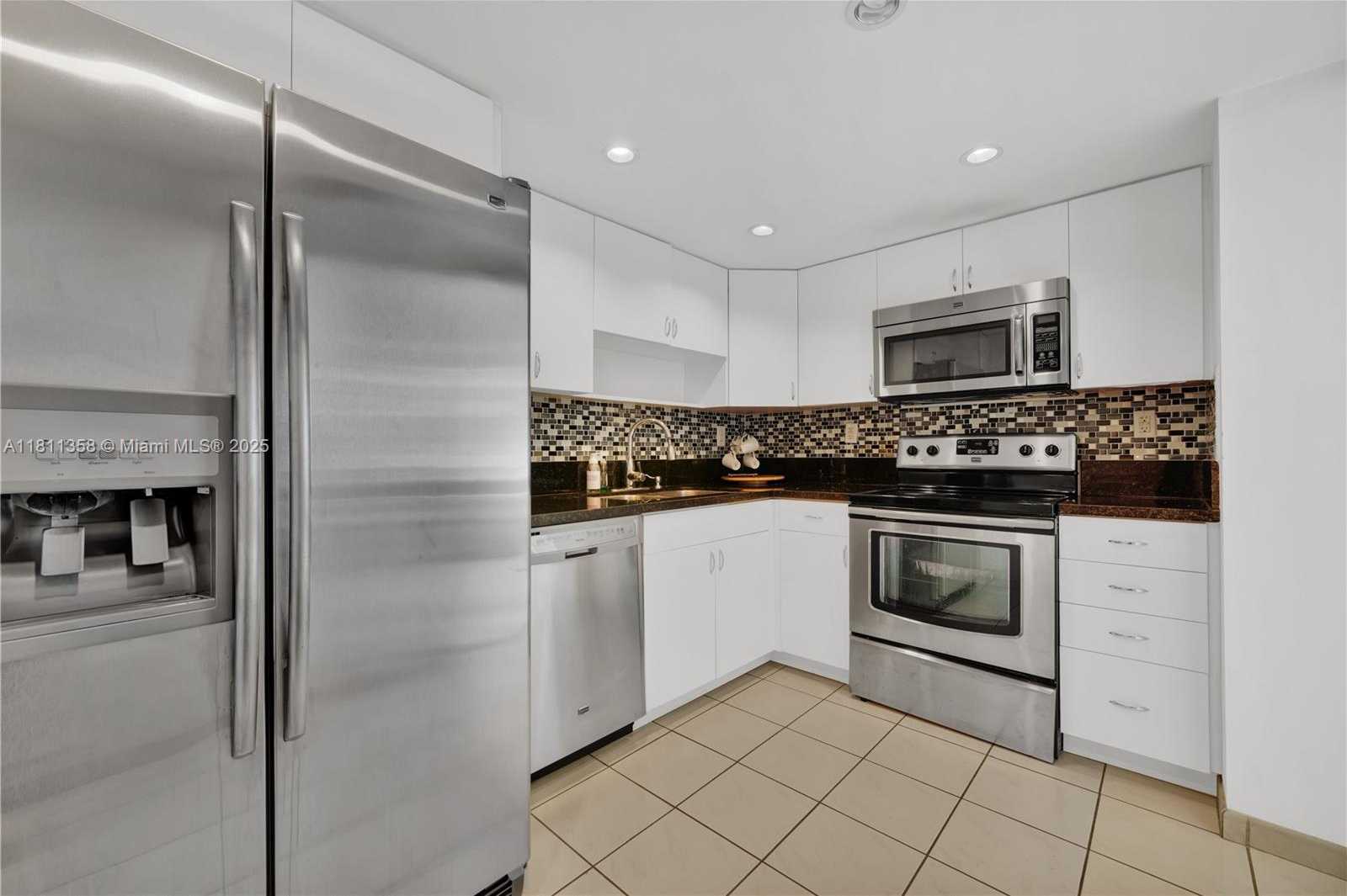 Small Image of 100 BAYVIEW DR #322, Sunny Isles Beach Number 30