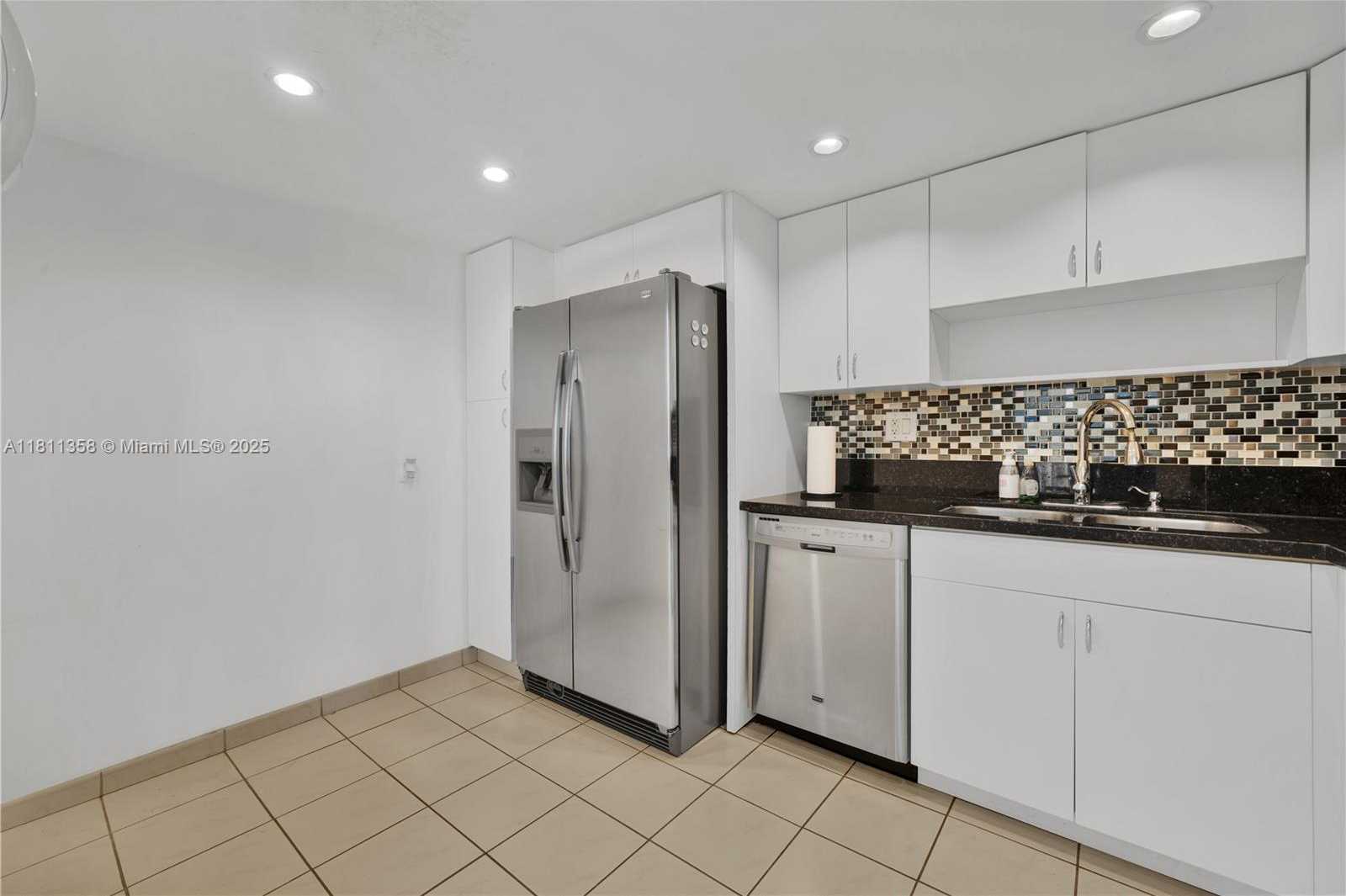 Small Image of 100 BAYVIEW DR #322, Sunny Isles Beach Number 31