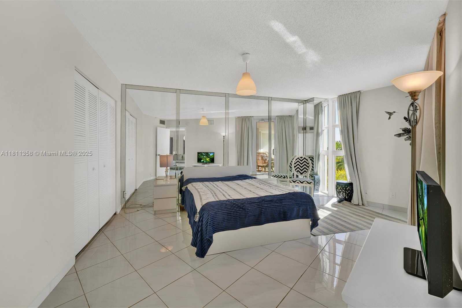 Small Image of 100 BAYVIEW DR #322, Sunny Isles Beach Number 33