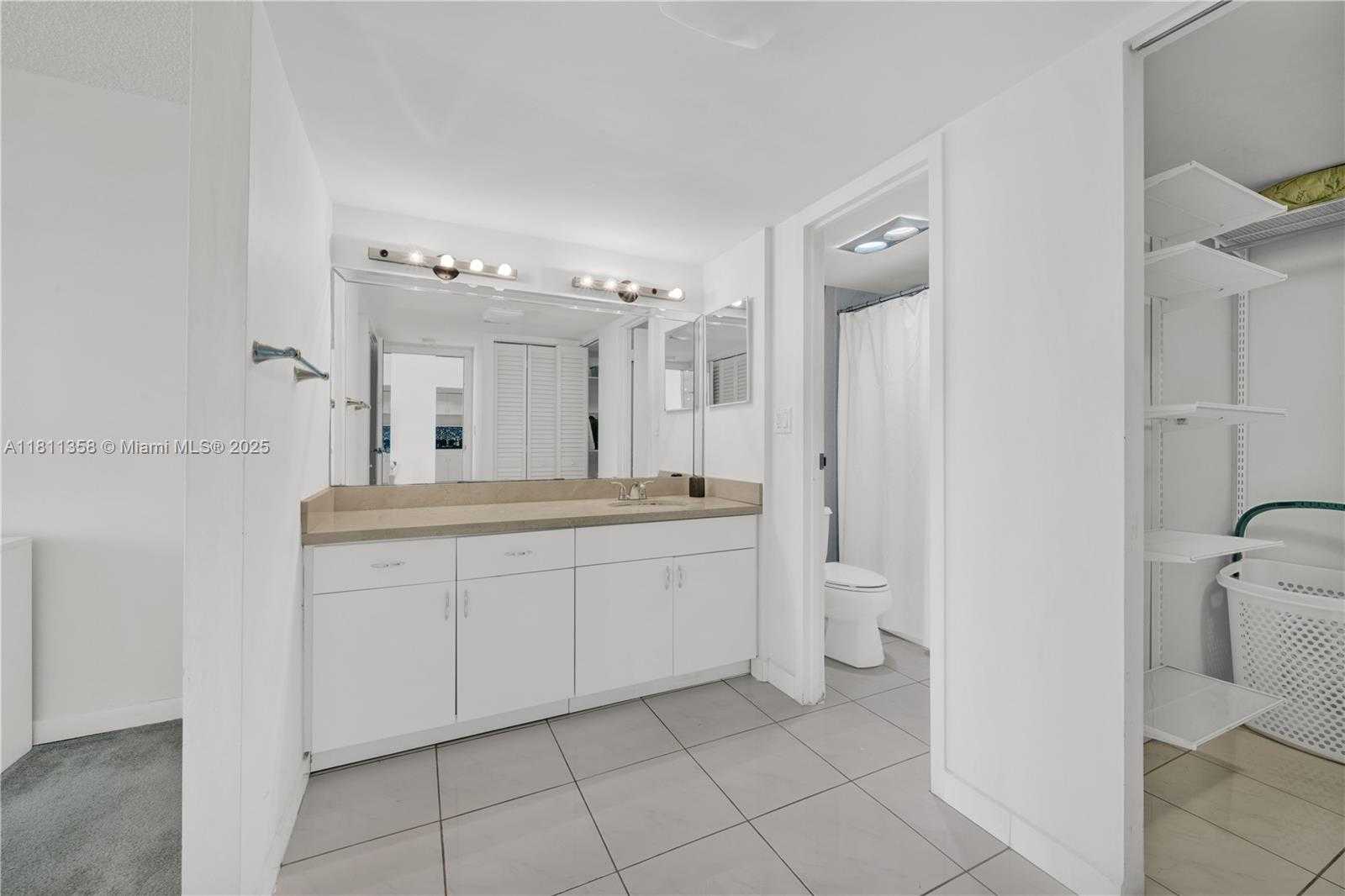 Small Image of 100 BAYVIEW DR #322, Sunny Isles Beach Number 36