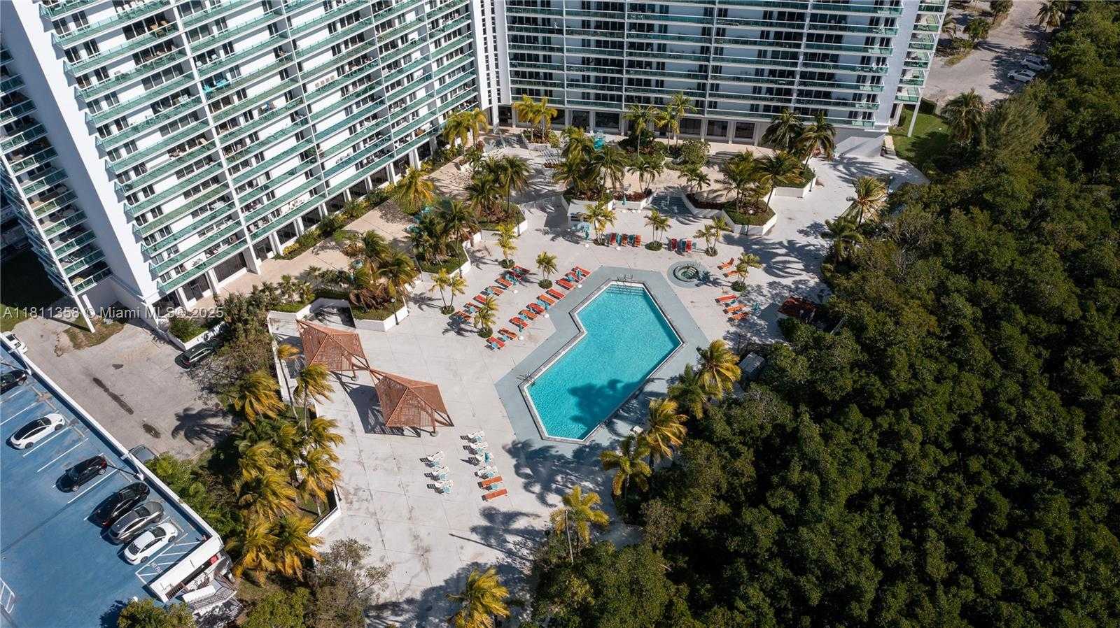 Small Image of 100 BAYVIEW DR #322, Sunny Isles Beach Number 6
